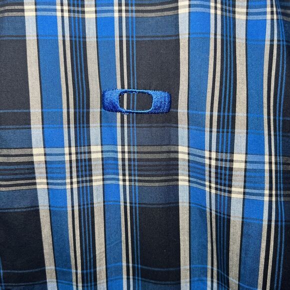 Oakley Short Sleeve Button Down Shirt Mens Size Large Blue Plaid Casual Camp EUC - Picture 4 of 10